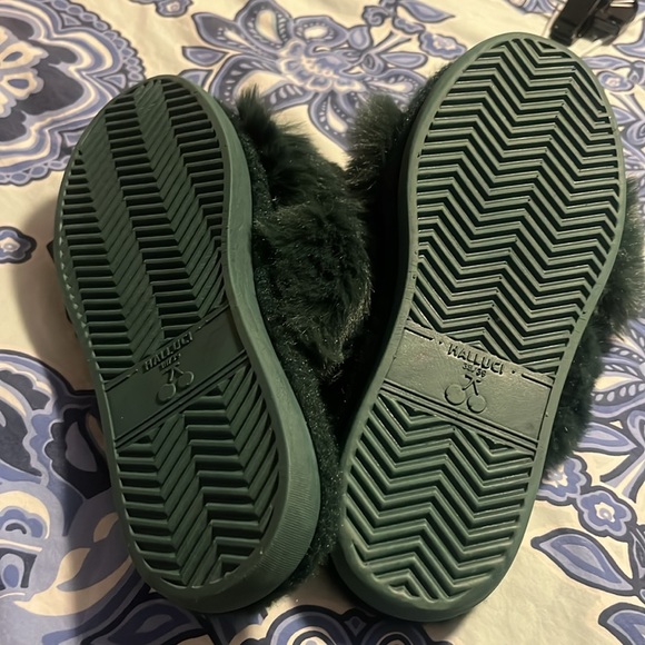 Halluci slippers size 7/8 - Picture 3 of 3